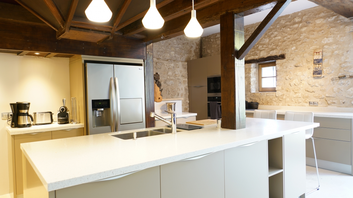 Cuisine moderne dans une authentique longère